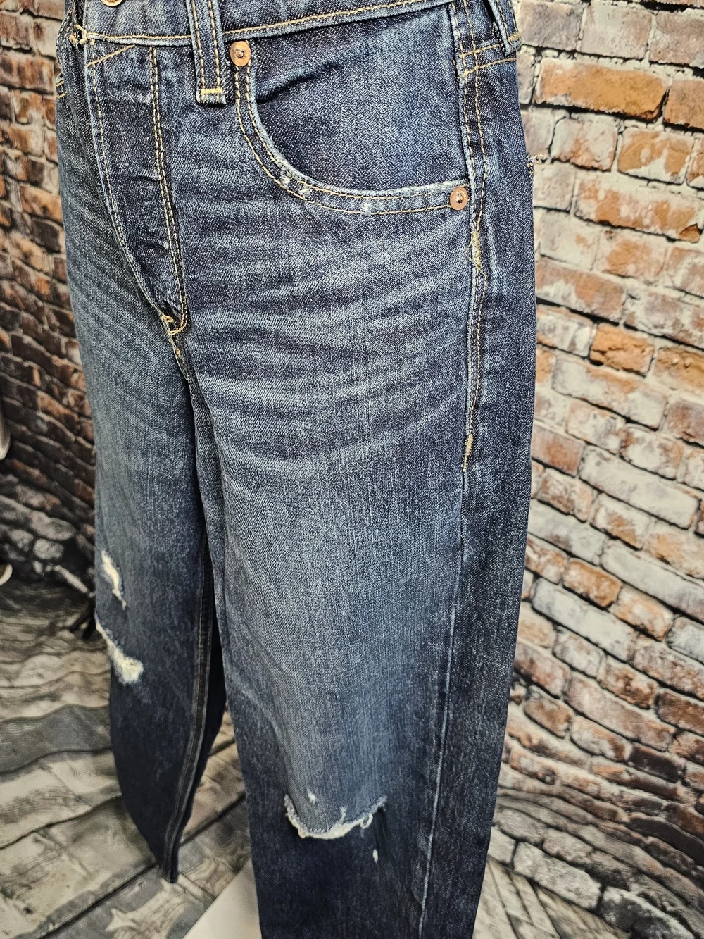 Ariat Denim Ultra High Rise Tomboy Straight Distressed Jeans 25R